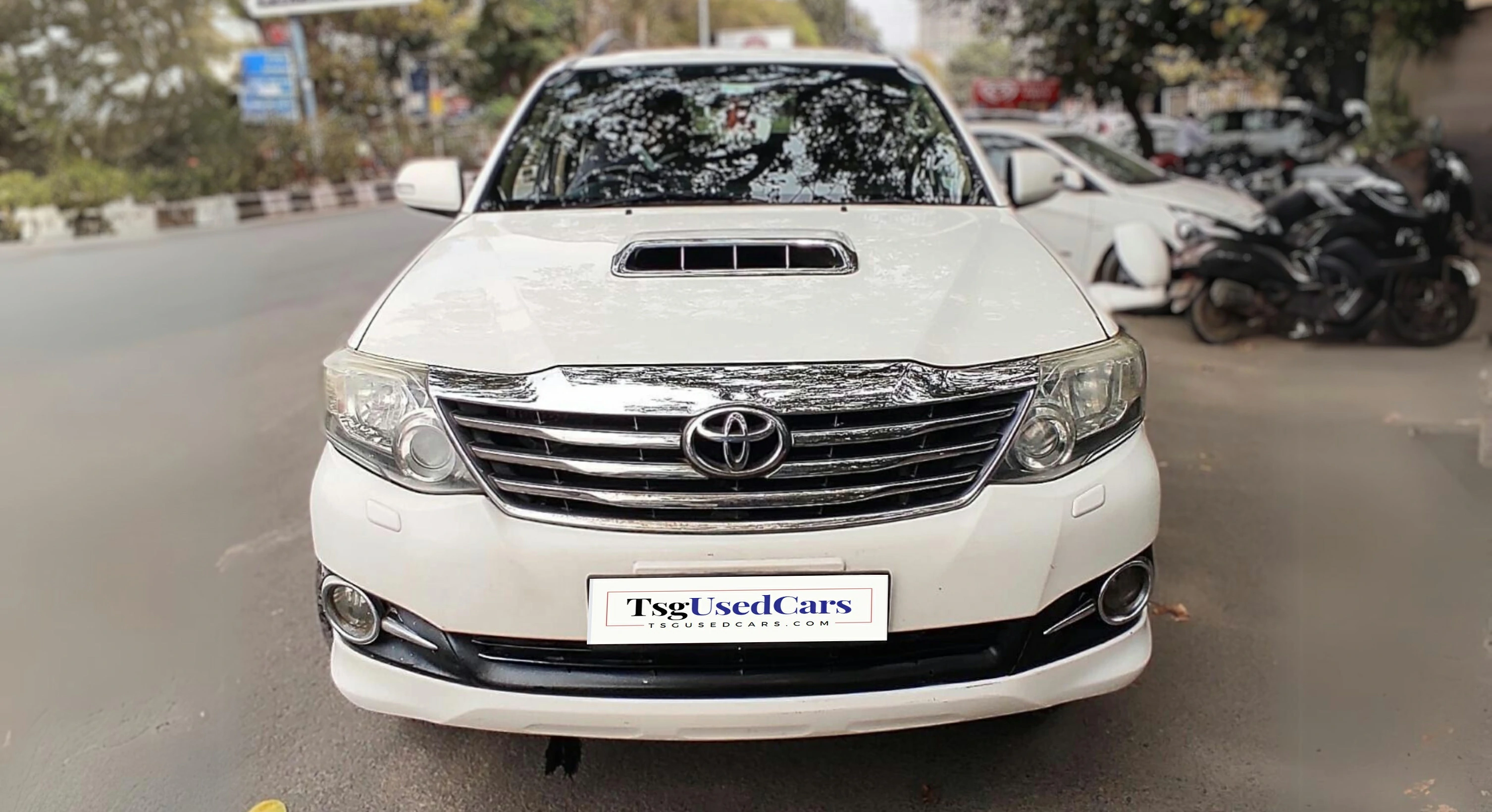 TOYOTA FORTUNER 4*2 AT 2015