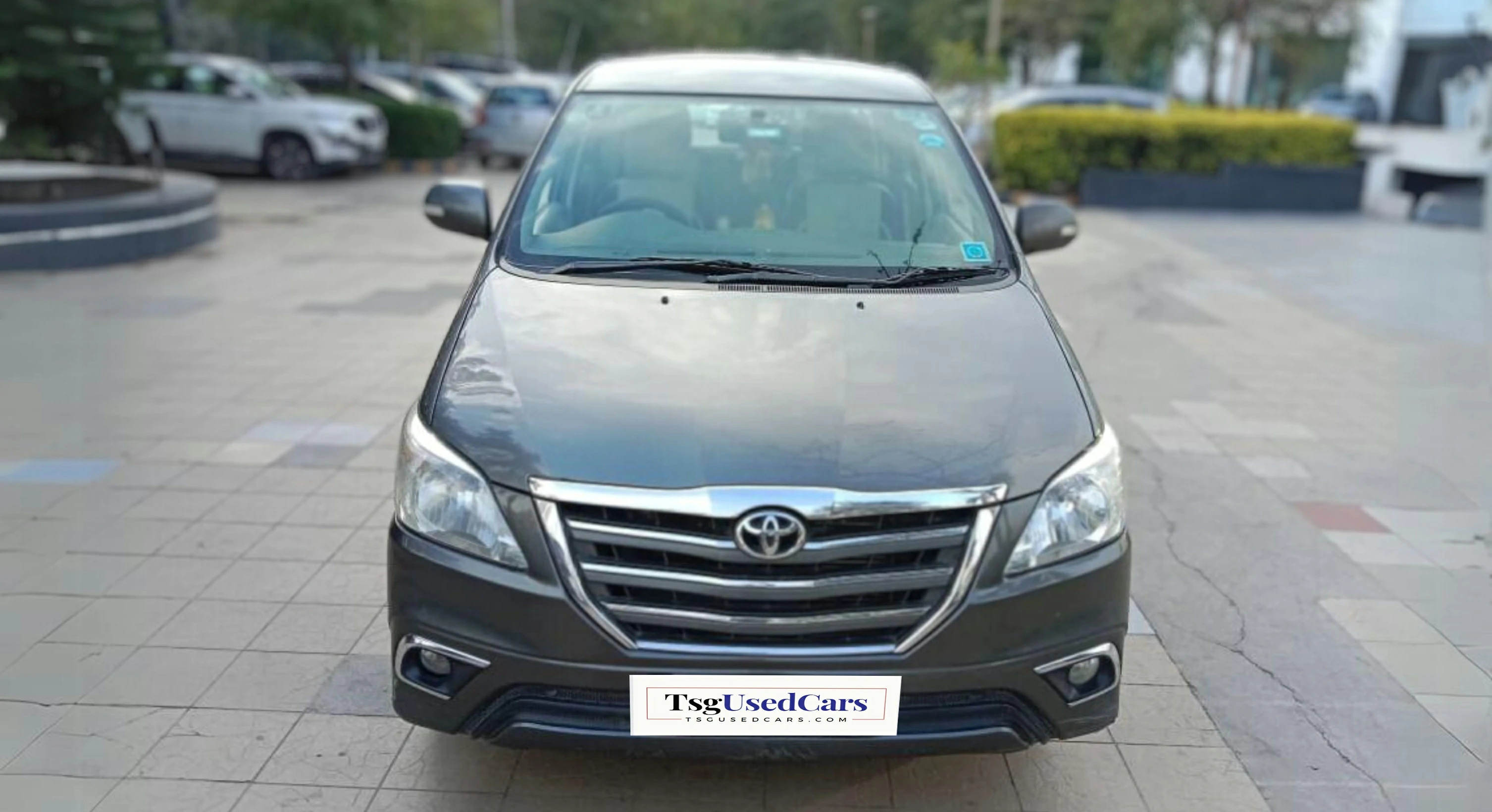 TOYOTA MOTORS	INNOVA VX 2014