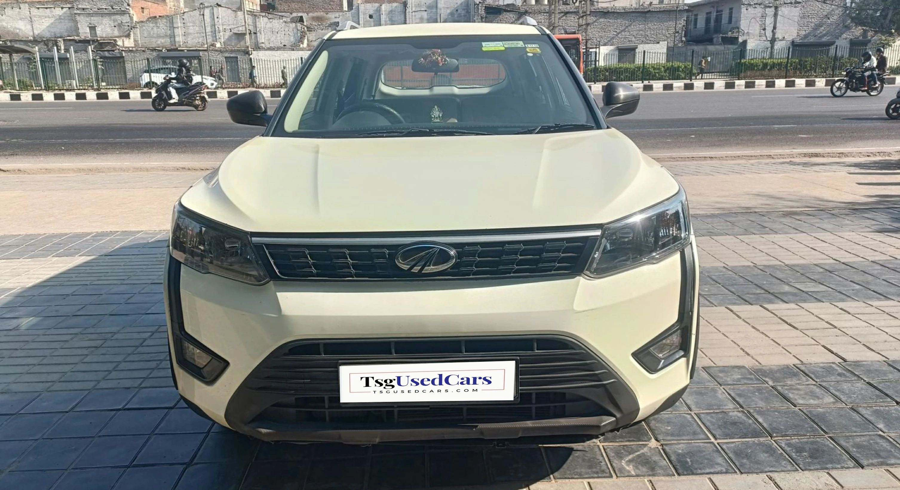 STOCK MAHINDRA XUV300 2021