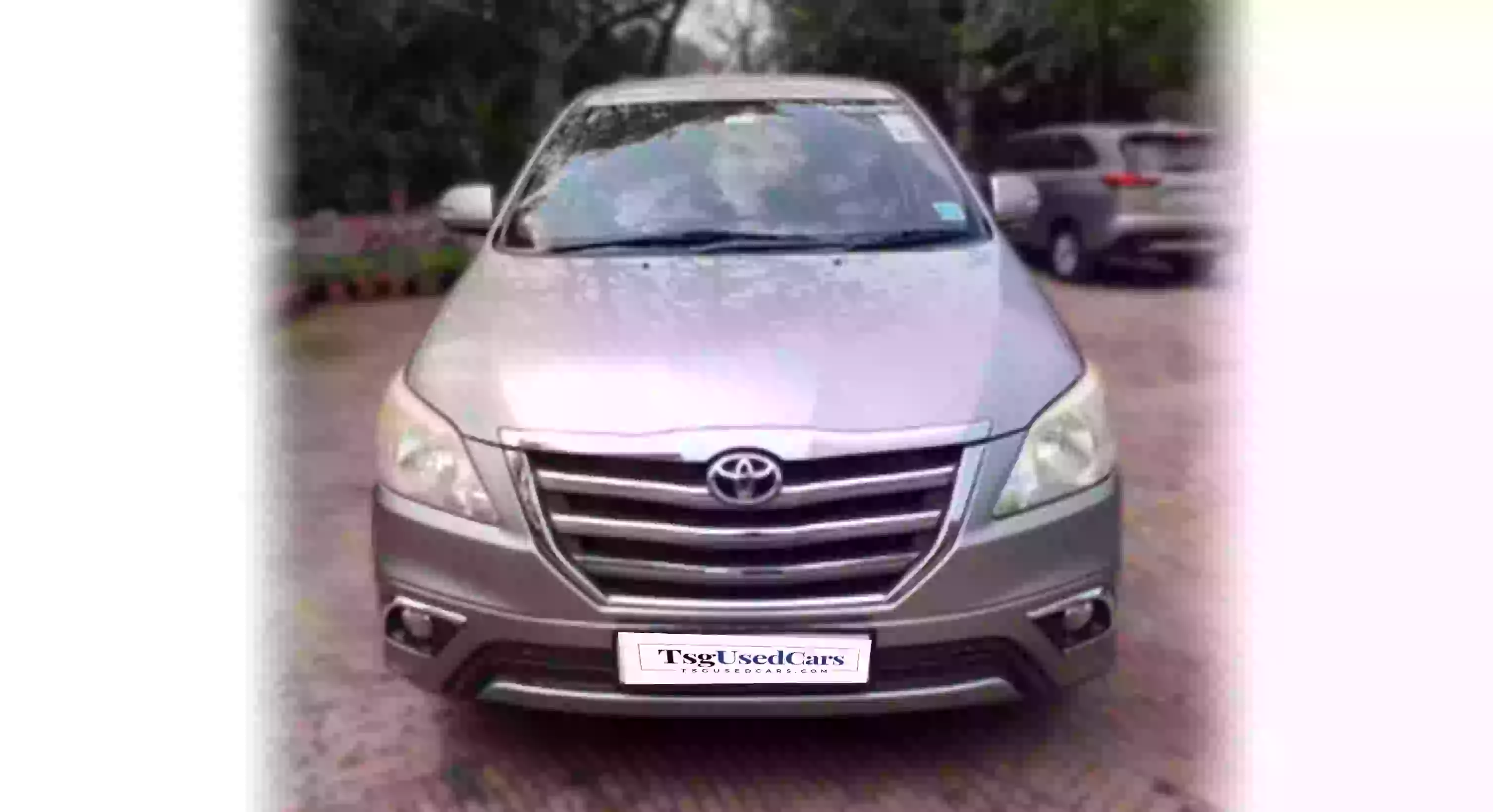 USED TOYOTA INNOVA 2015