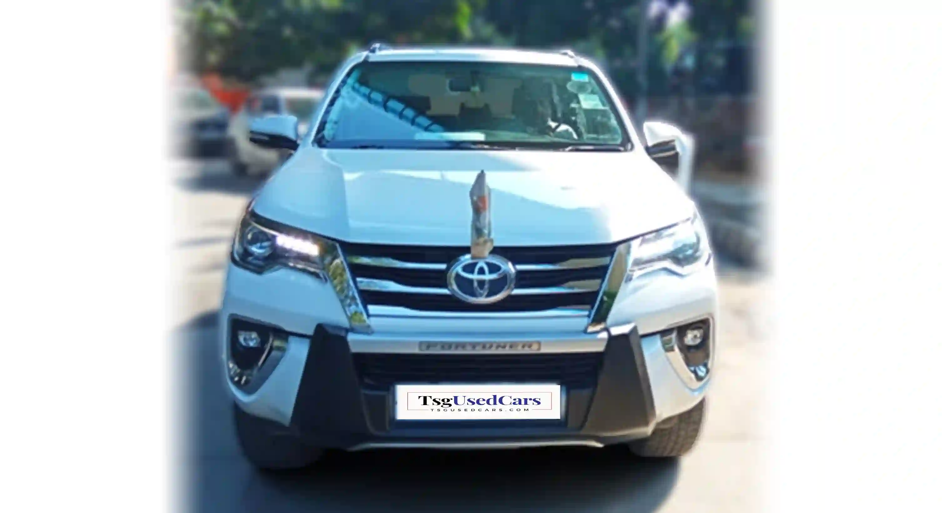 used toyota fortuner showroom